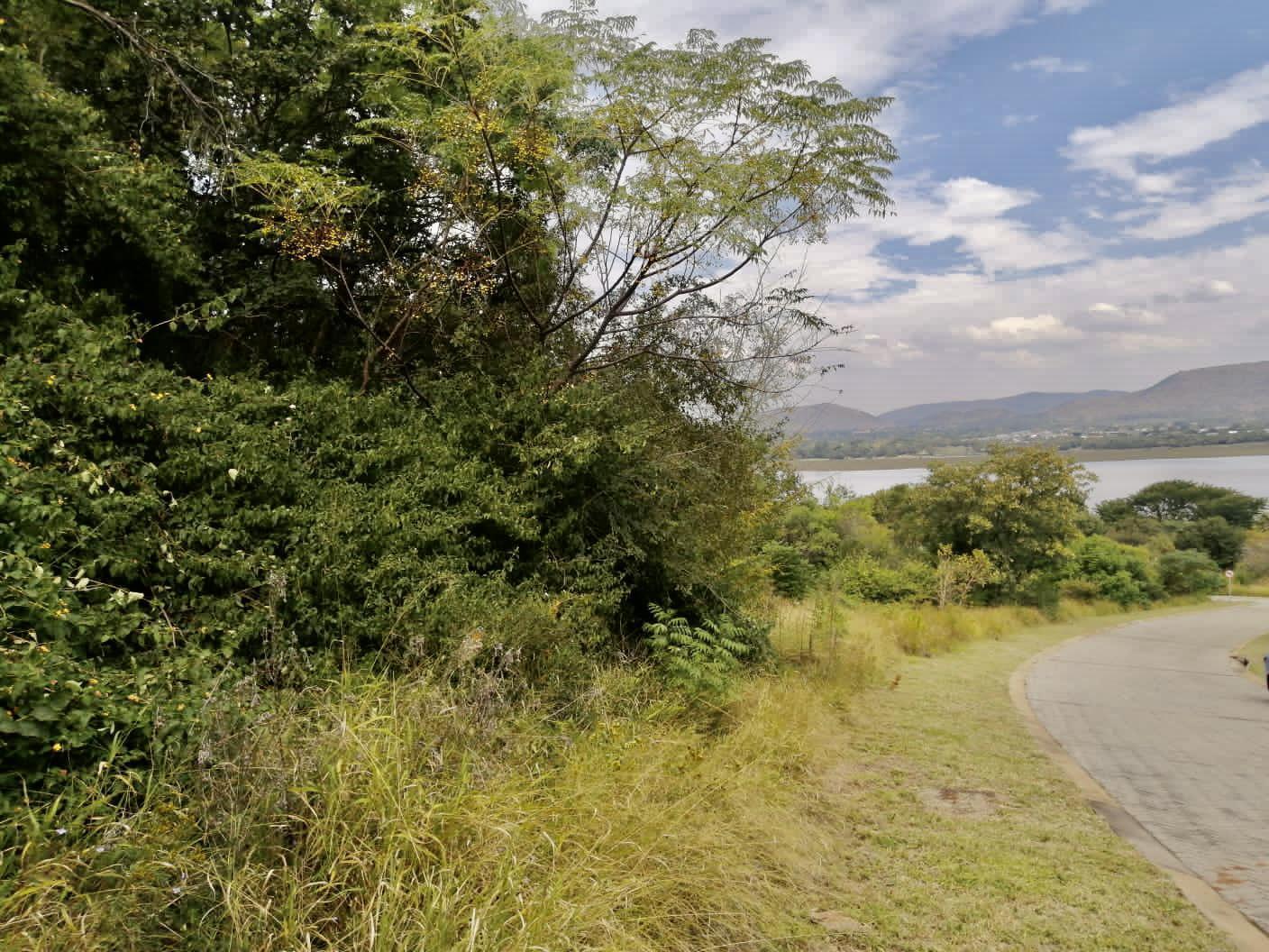 915 m² Land available in Kosmos