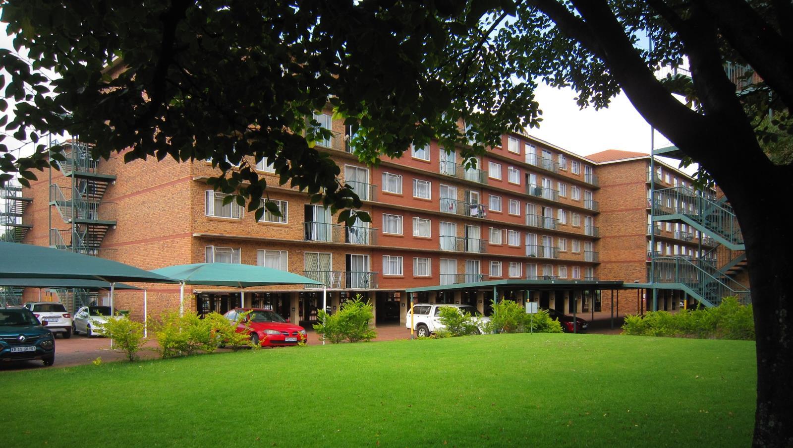 2 Bedroom Apartment in Die Hoewes