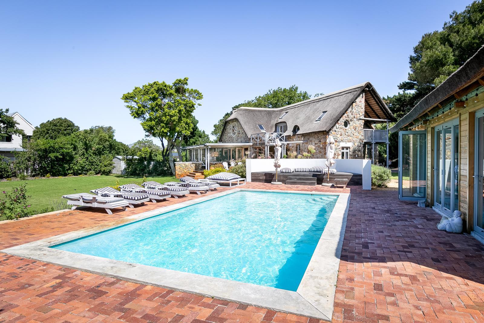 6 Bedroom House in Noordhoek