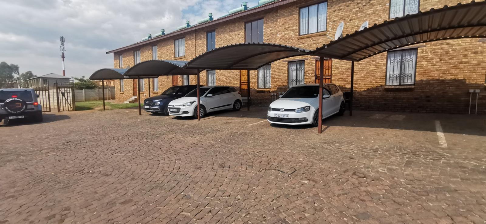 2 Bedroom Apartment in Olievenhoutbosch