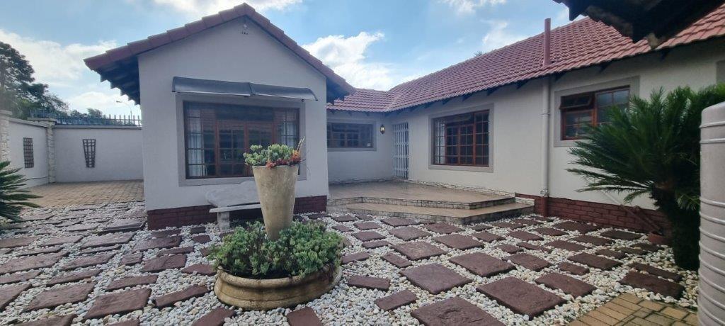 3 Bedroom House in Van Riebeeck Park