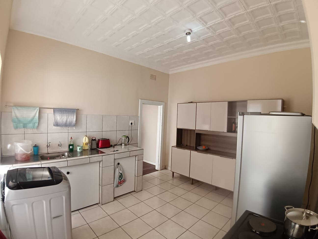 2 Bedroom House in Bezuidenhout Valley