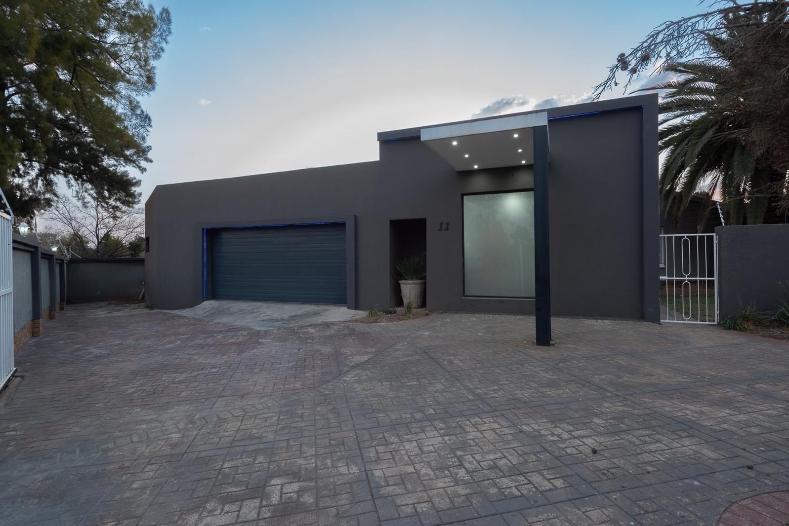 3 Bedroom House in Brackendowns