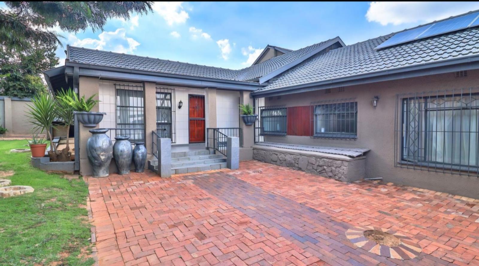 5 Bedroom House in Mondeor