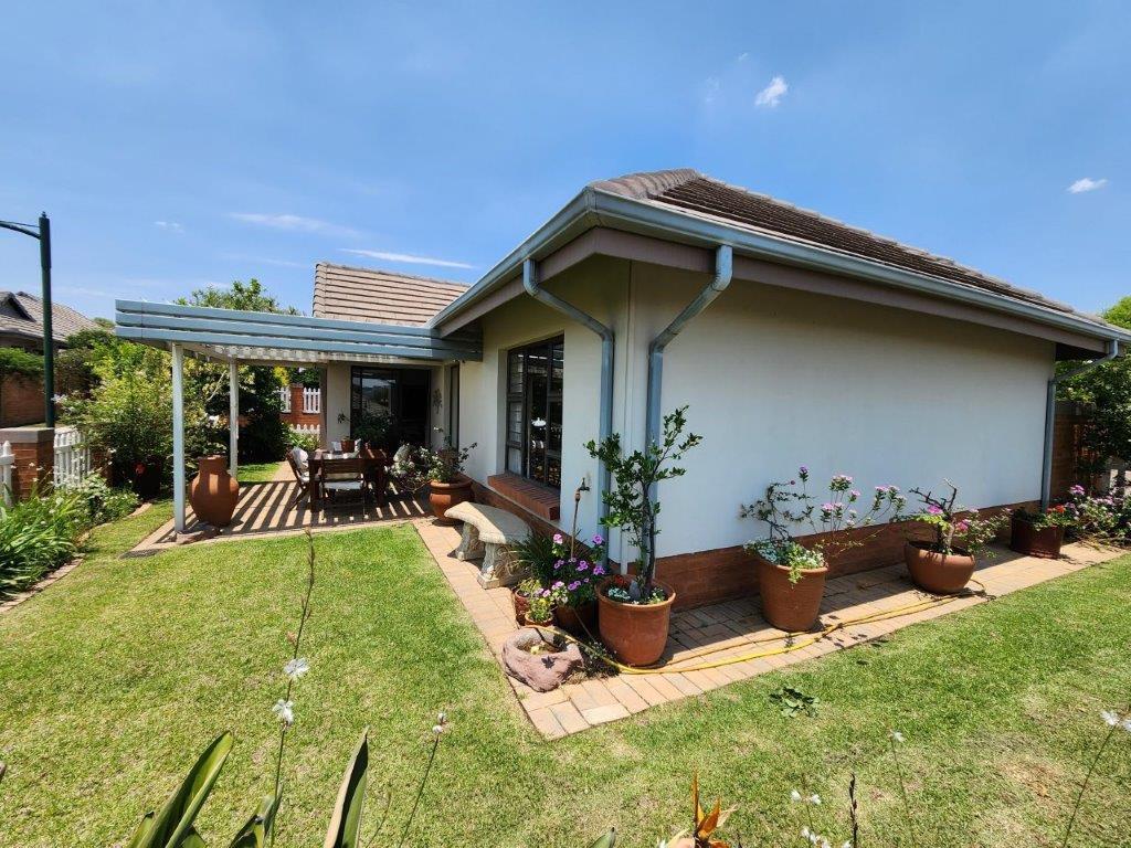 2 Bedroom Simplex in Douglasdale