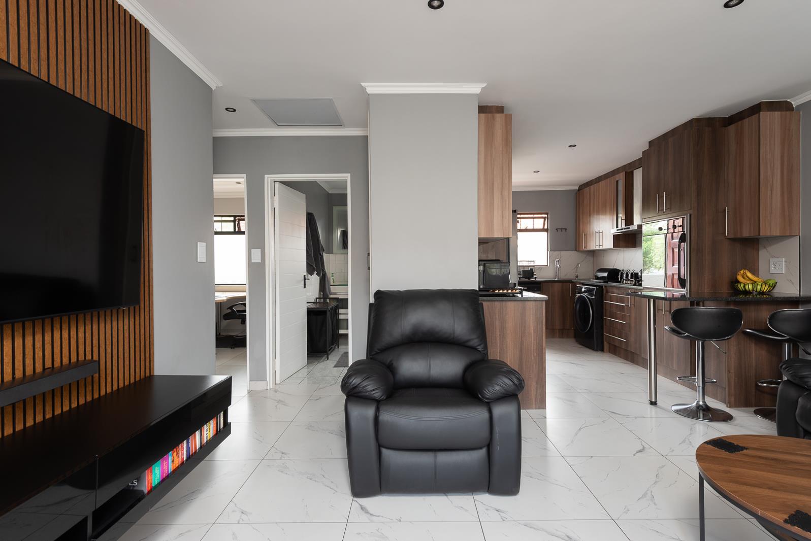2 Bedroom Townhouse in Verwoerdpark