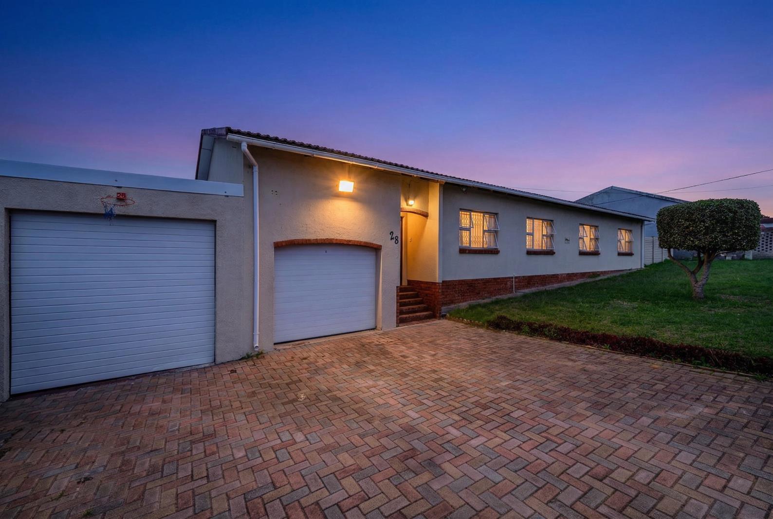3 Bedroom House in Newton Park