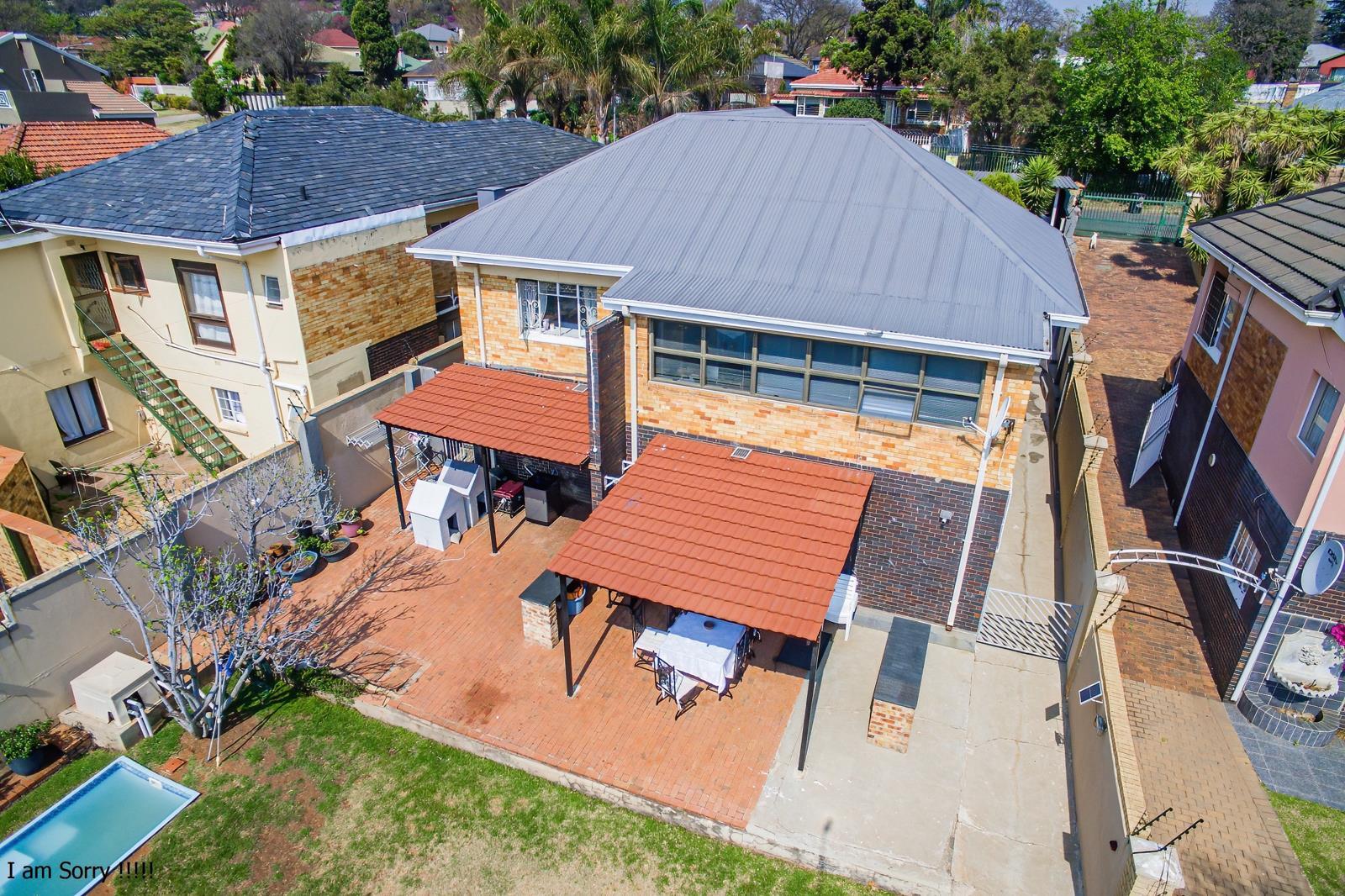 5 Bedroom House in Kensington