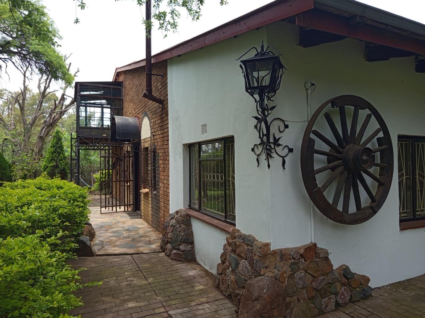 4 Bedroom House in Kameeldrift East