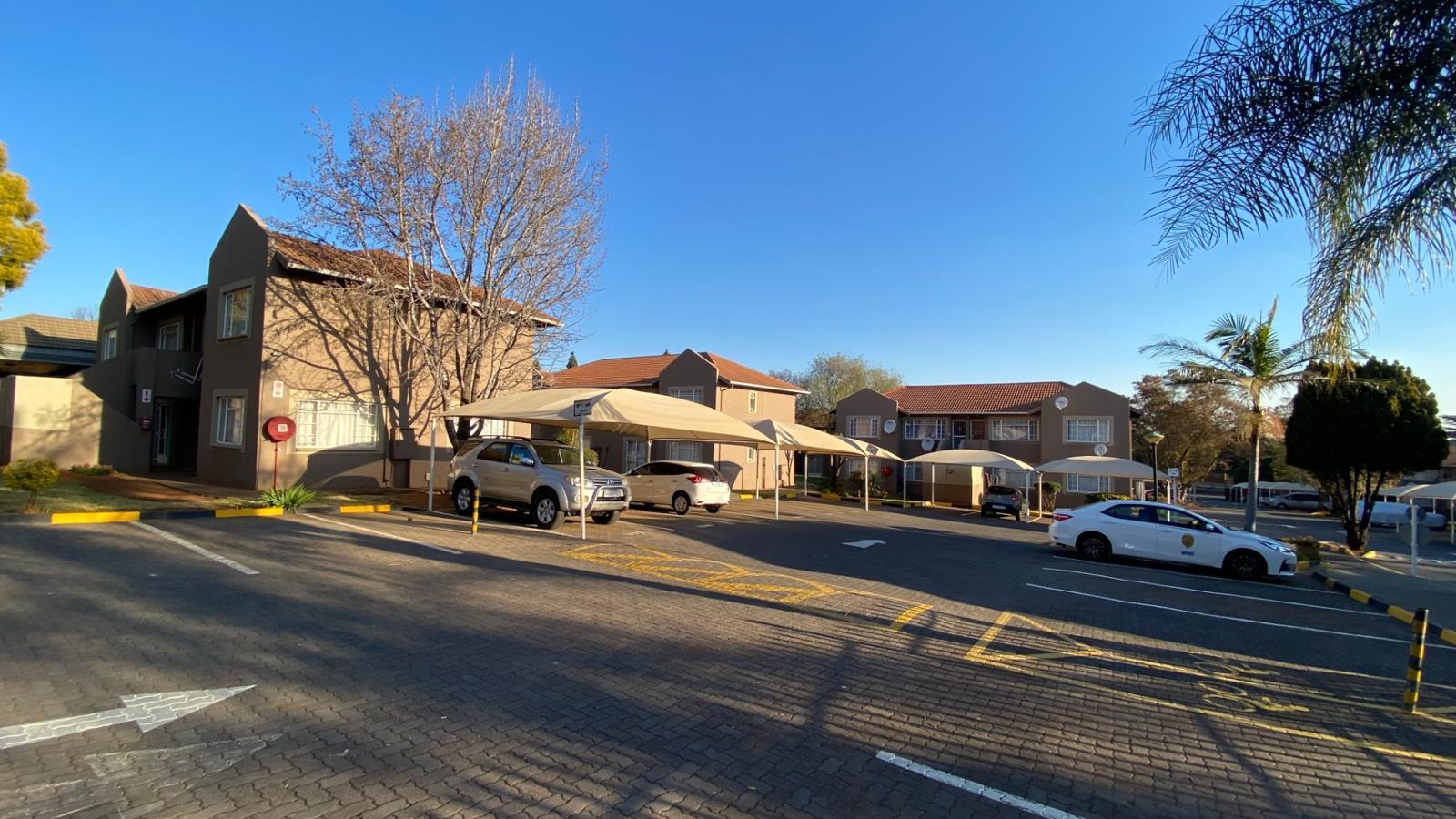 3 Bedroom Apartment in Die Hoewes