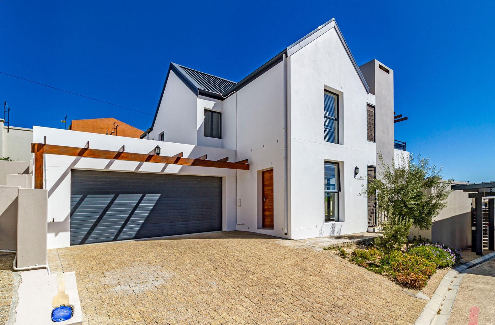 3 Bedroom House in La Roche