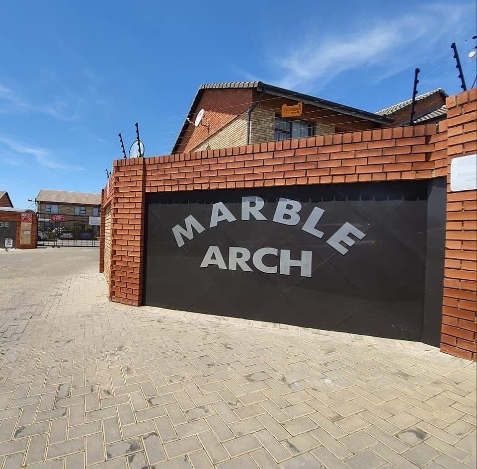 2 Bedroom Townhouse in Meyersdal