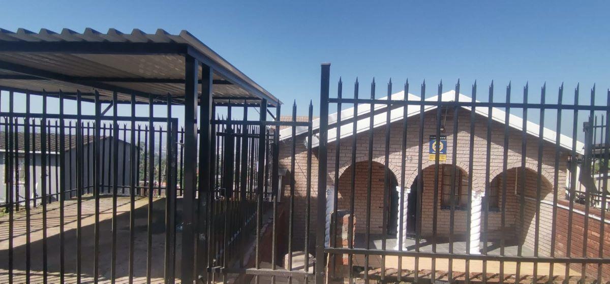 5 Bedroom House in Bombay Heights