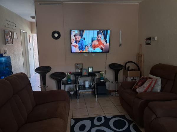 2 Bedroom House in Comet