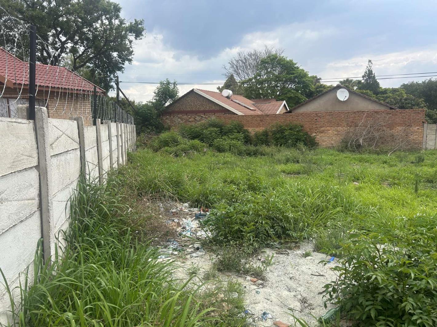 744 m² Land available in Flora Park