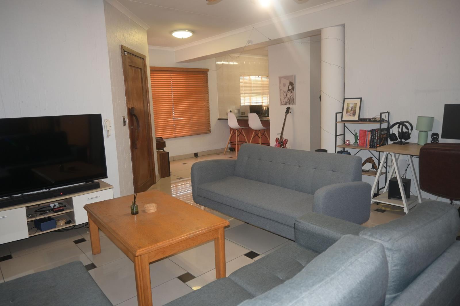 2 Bedroom Townhouse in Vanderbijlpark SE3
