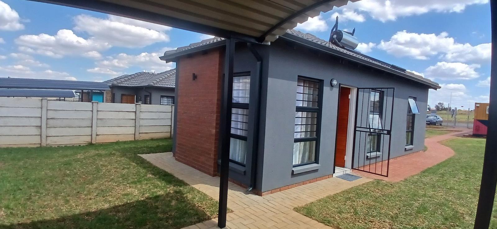 3 Bedroom Simplex in Toekomsrus