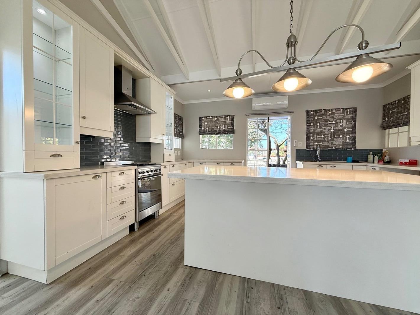 2 Bedroom House in Kew
