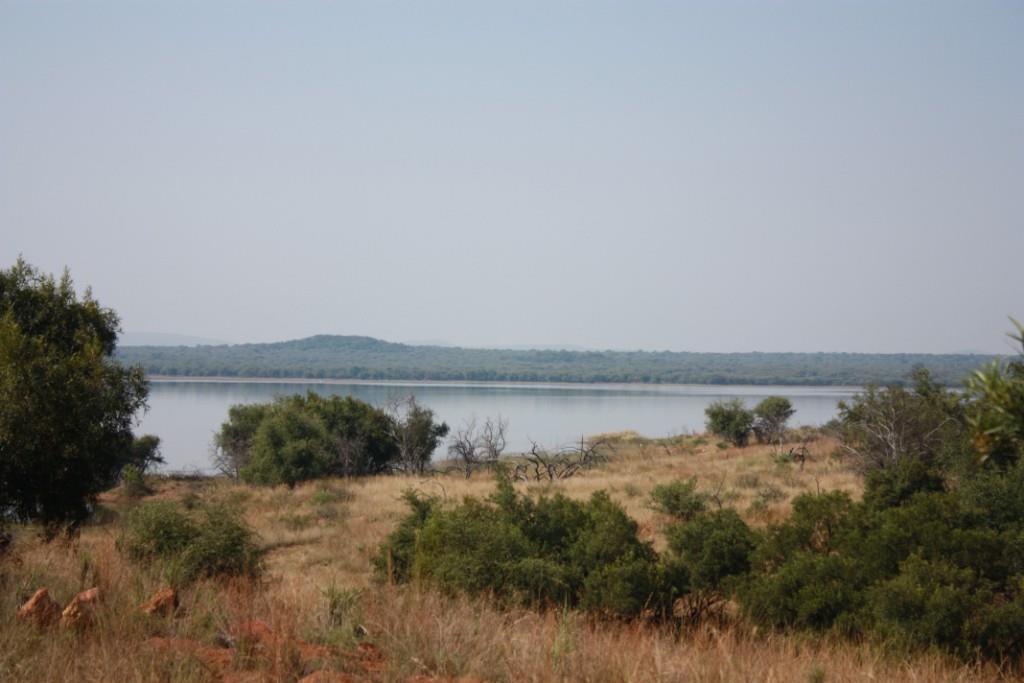 2 ha Land available in Vaalkop Dam