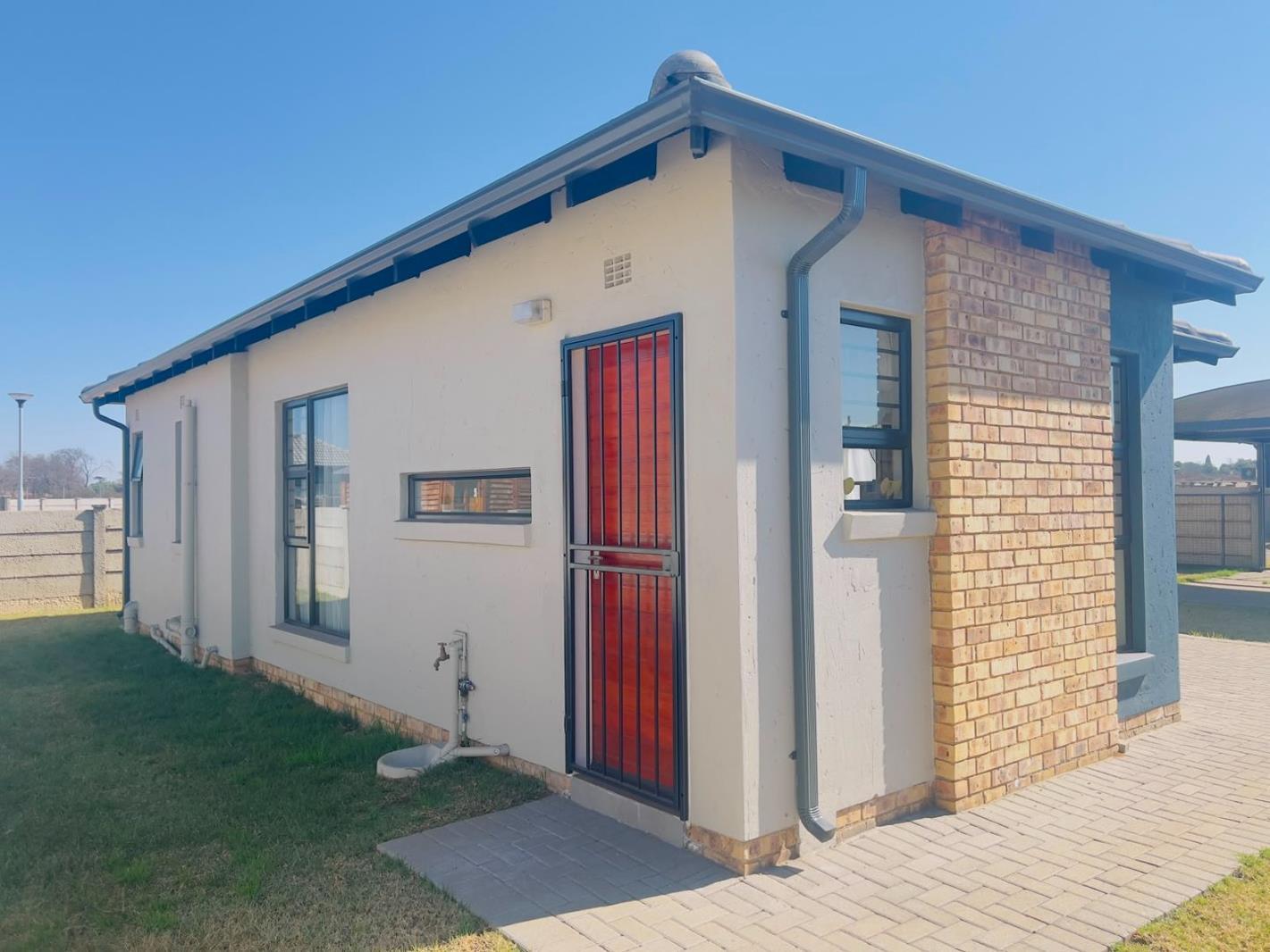 2 Bedroom House in Toekomsrus