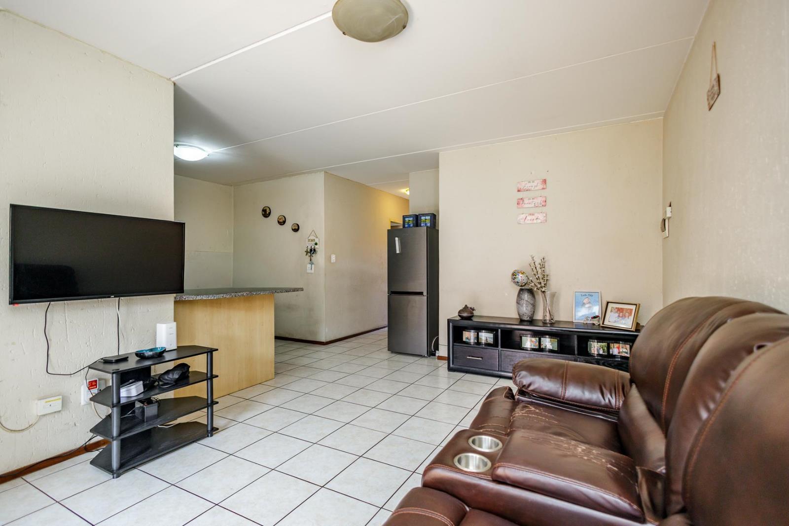 2 Bedroom Townhouse in Comet