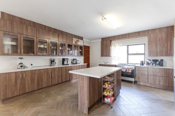 4 Bedroom House in Olympus AH