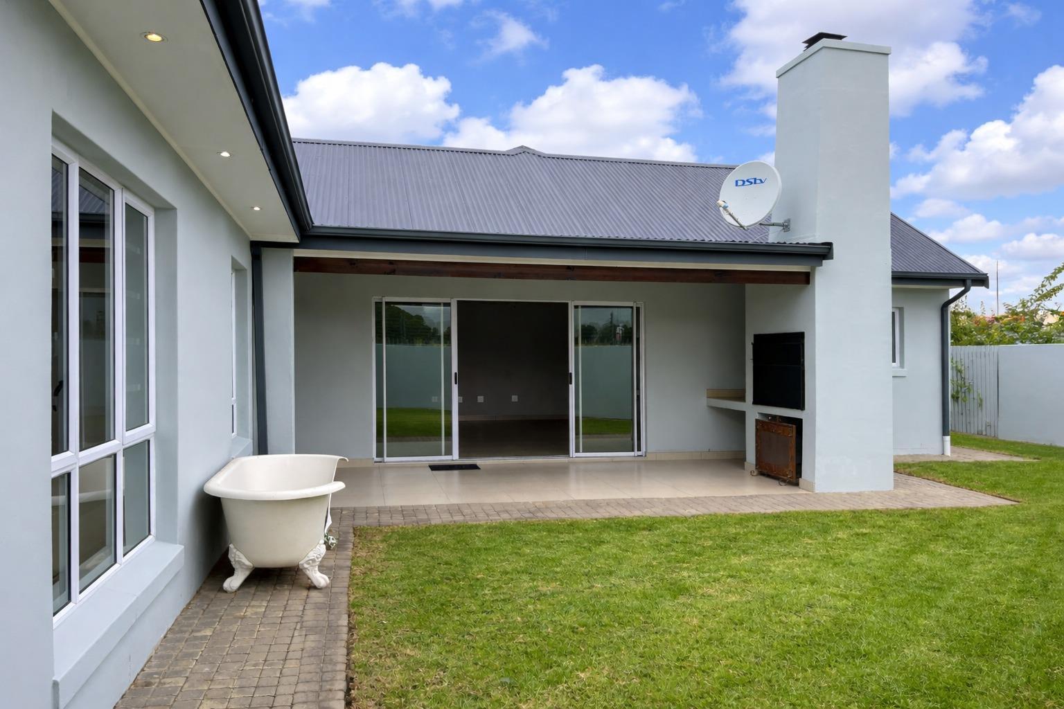3 Bedroom House in Kraaibosch