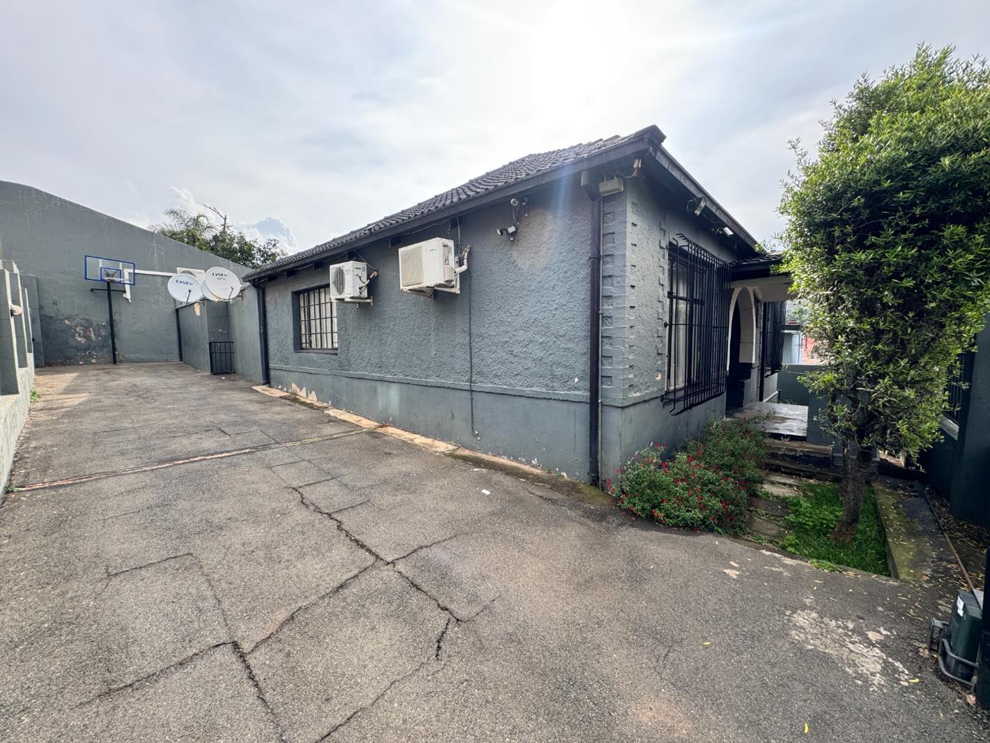 2 Bedroom House in Kensington