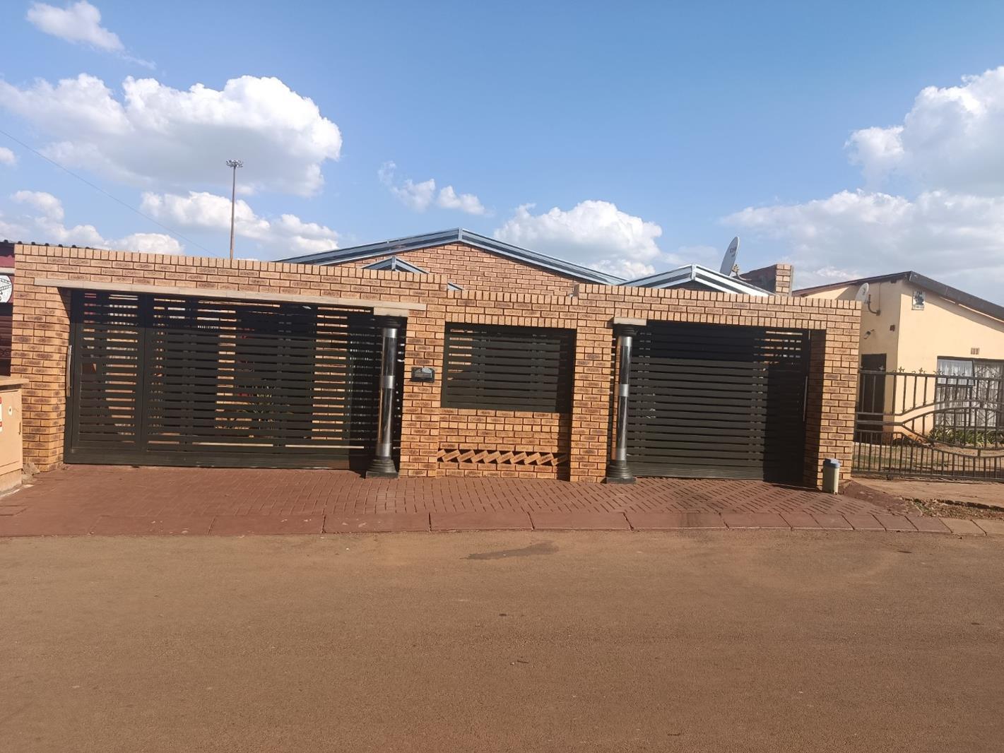 2 Bedroom House in Lenasia
