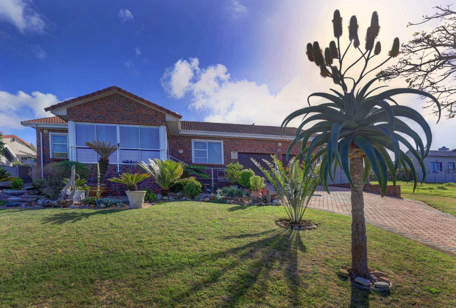 3 Bedroom House in Dana Bay