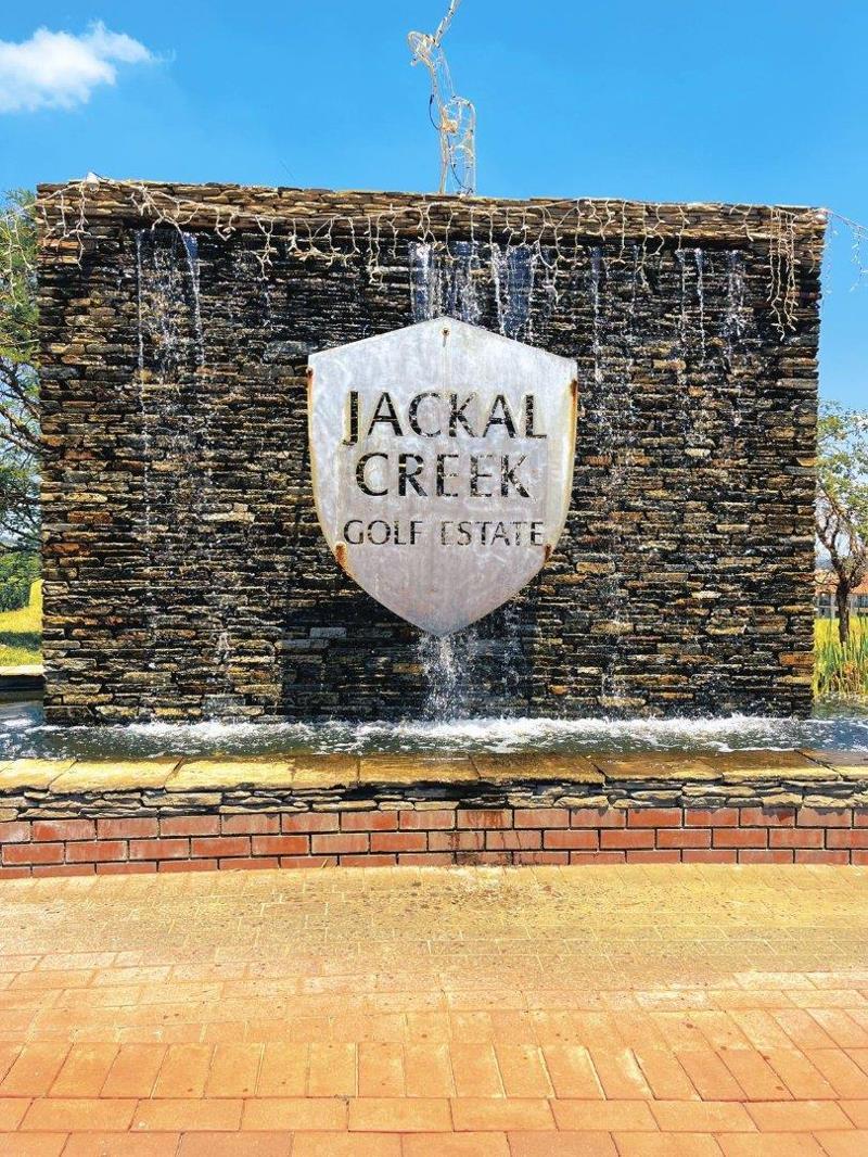 2 Bedroom Apartment in Jackal Creek Golf Estate