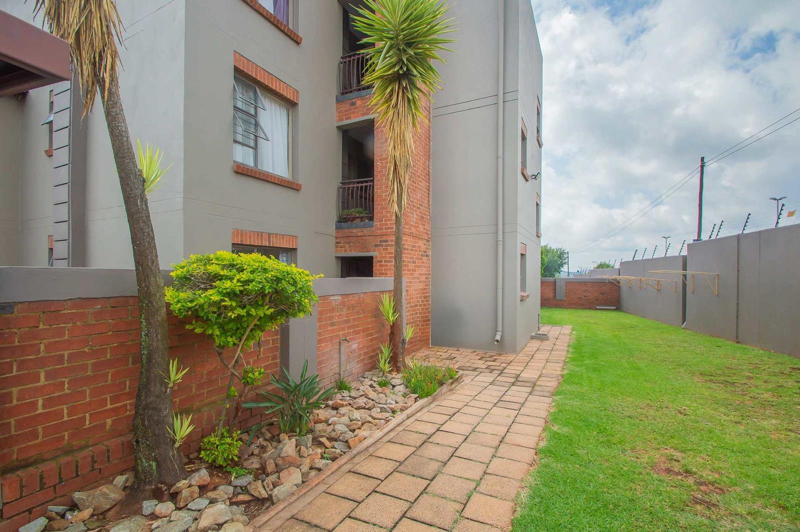 2 Bedroom Apartment in Krugersdorp Central