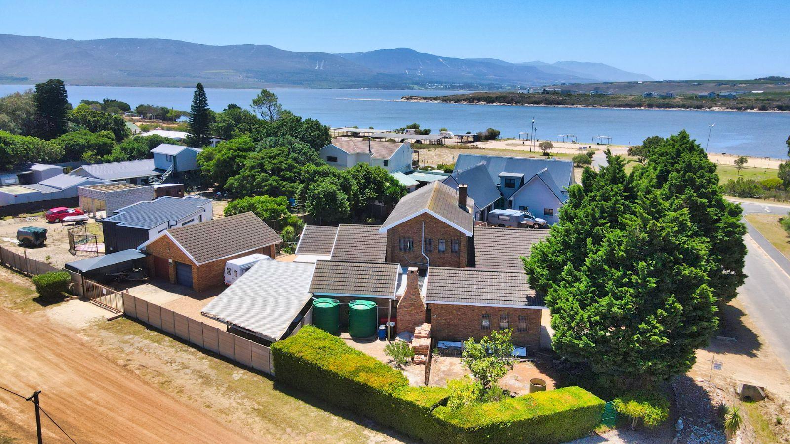 5 Bedroom House in Fisherhaven