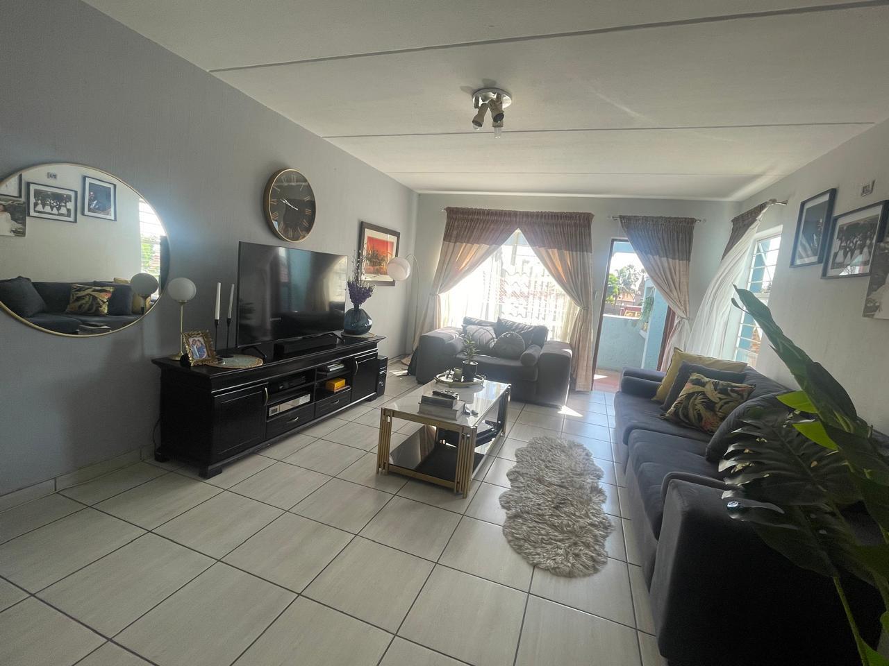 2 Bedroom Apartment in Weltevreden Park