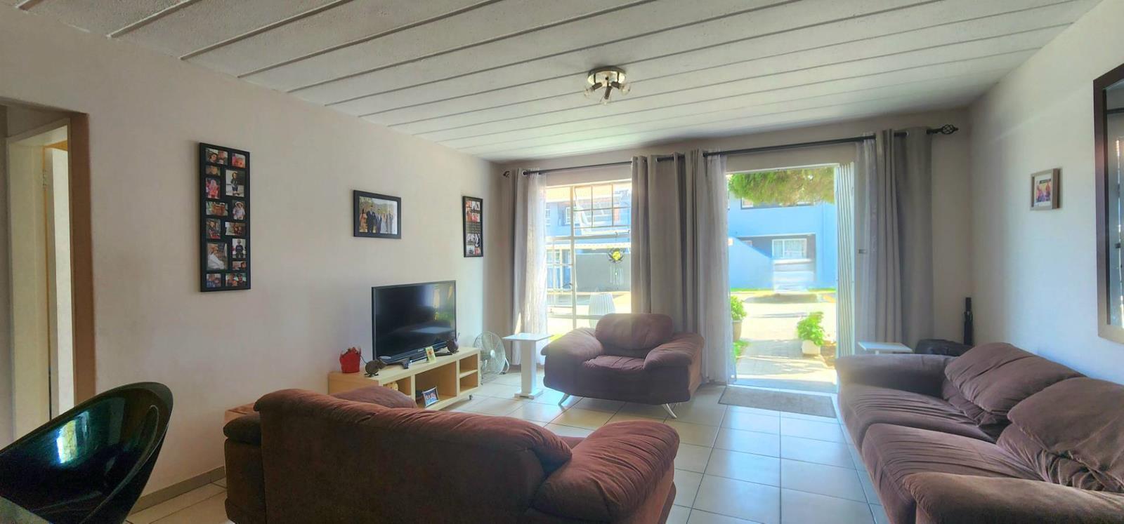 2 Bedroom Townhouse in Verwoerdpark