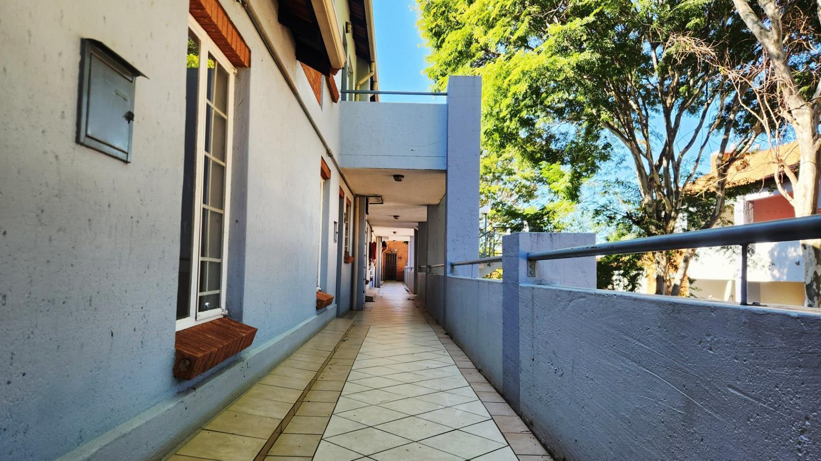 2 Bedroom Apartment in Die Hoewes