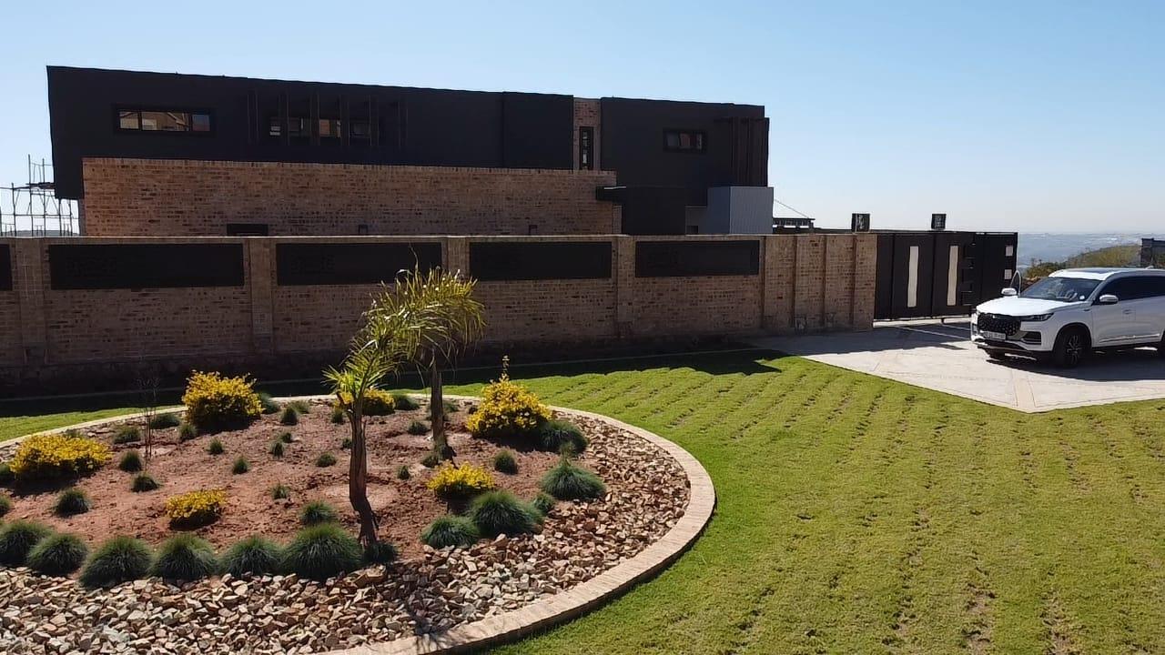 5 Bedroom House in Noordheuwel