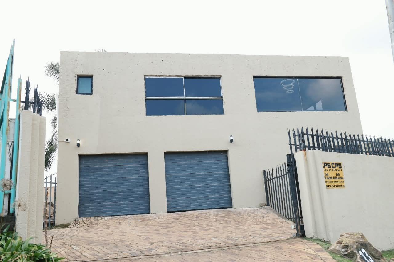 4 Bedroom House in Oakdene