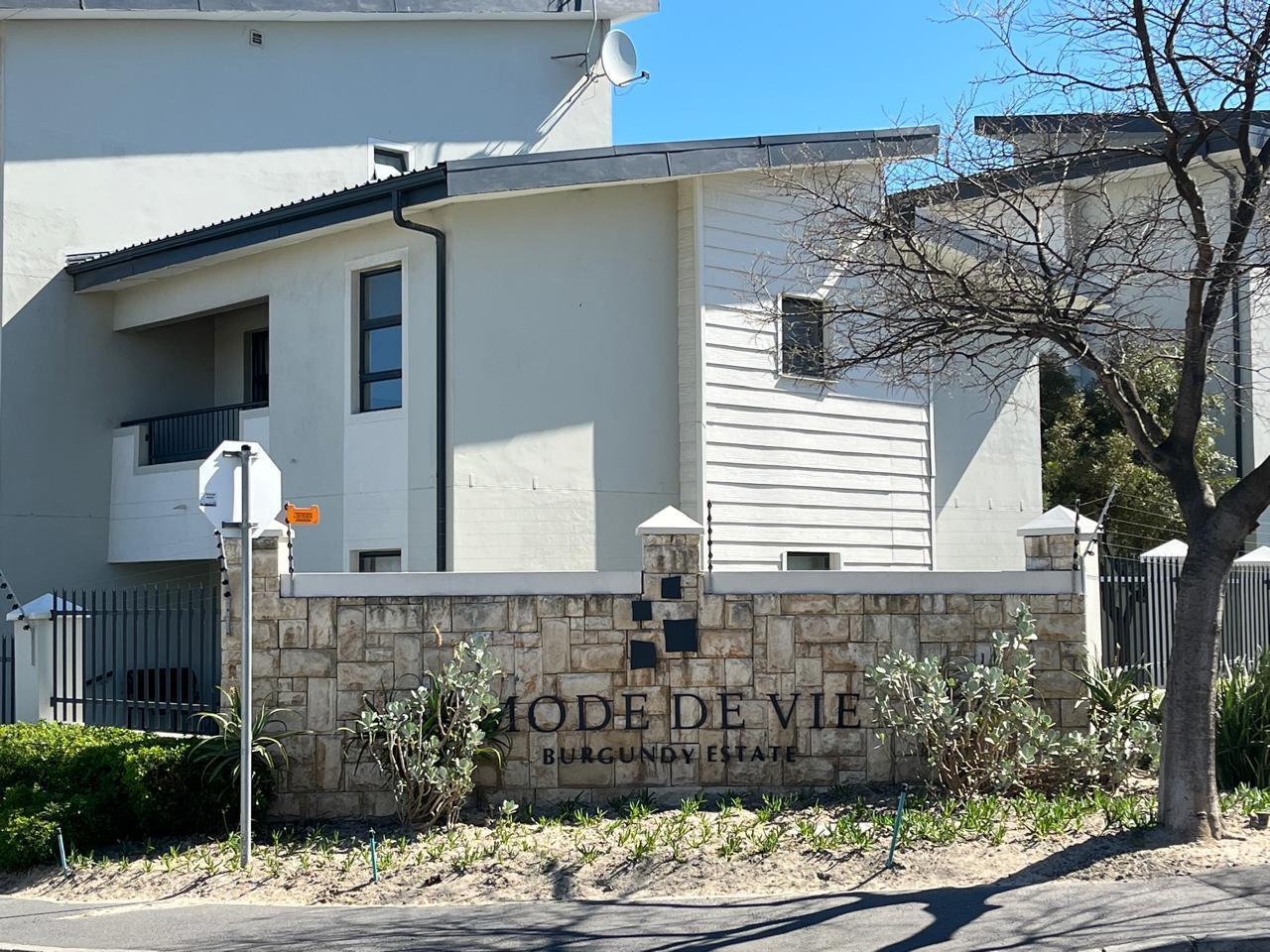 2 Bedroom Apartment in Burgundy Estate