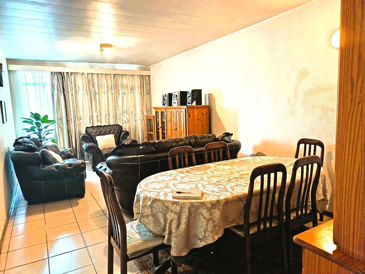 2 Bedroom Apartment in Driehoek