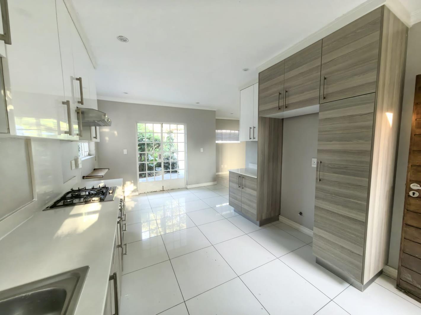 2 Bedroom Apartment in Parktown North