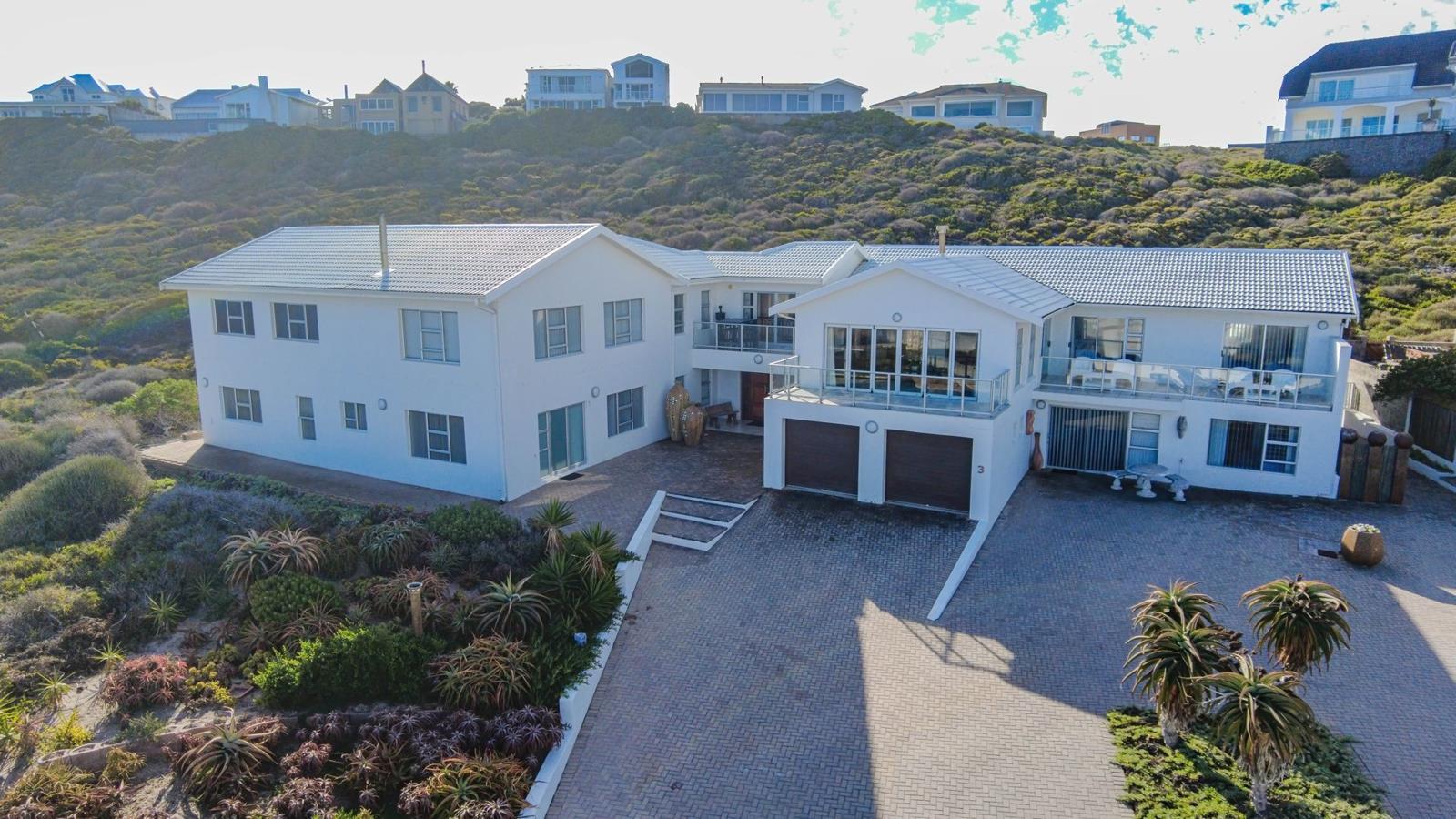 6 Bedroom House in Yzerfontein