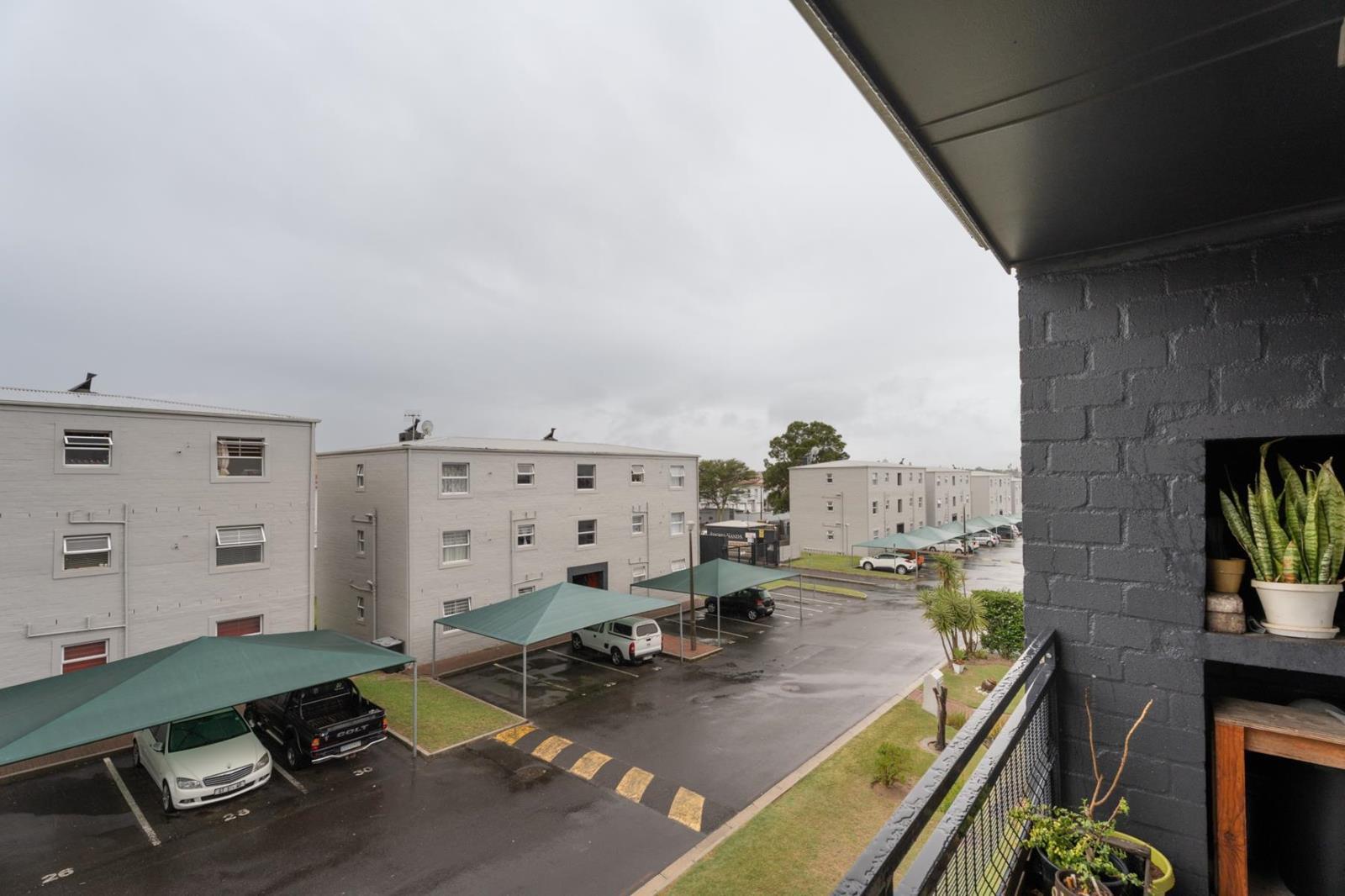 2 Bedroom Apartment in Vredekloof East