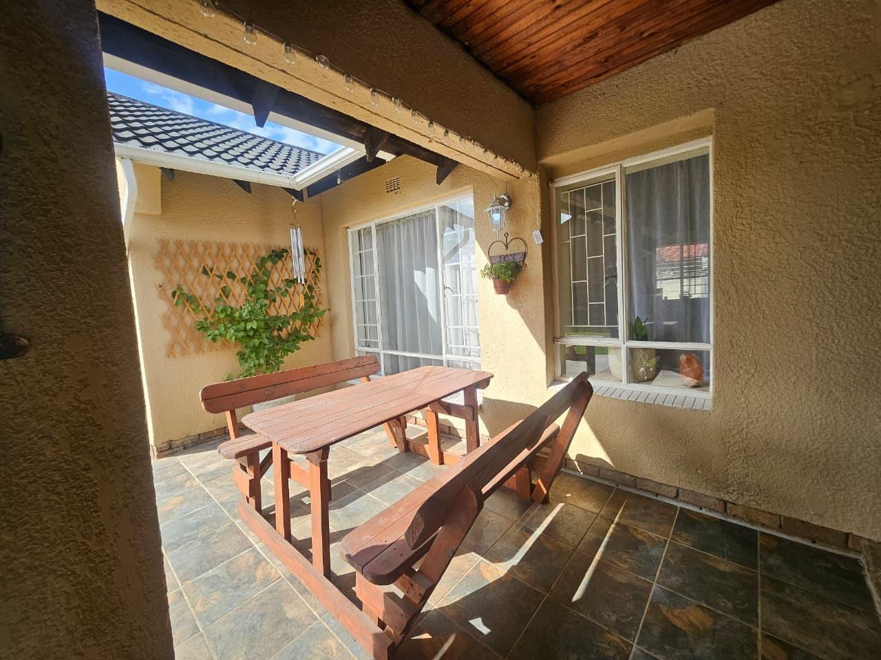 3 Bedroom House in Brackendowns