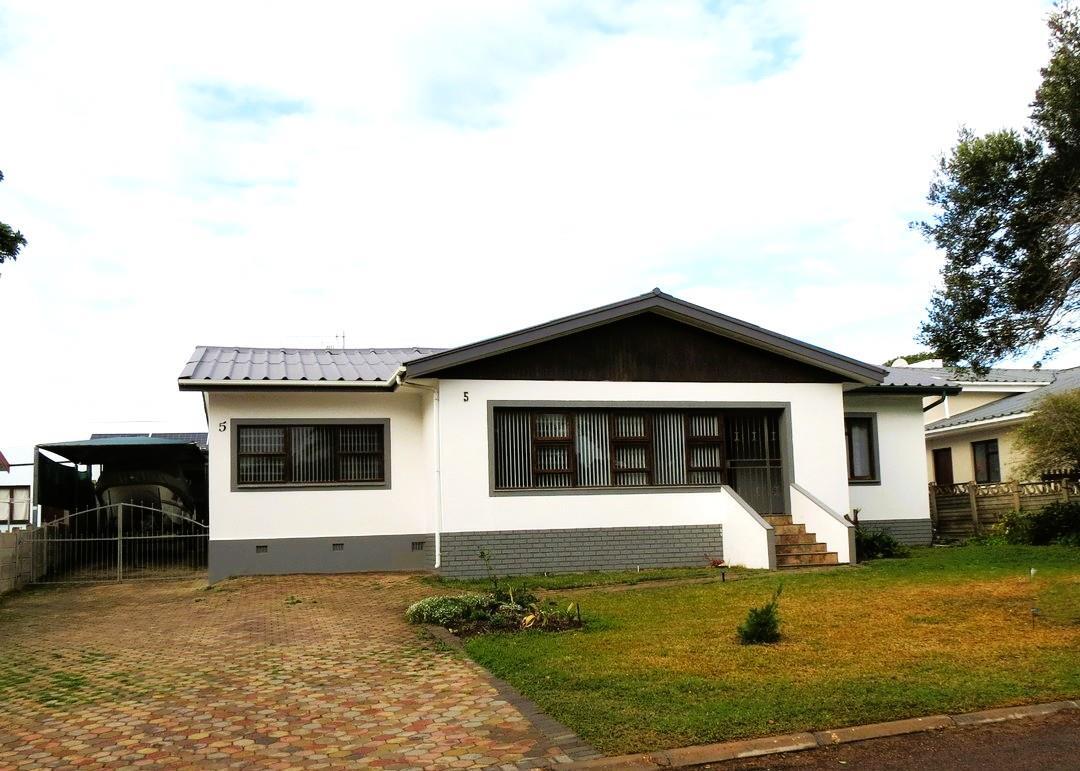 4 Bedroom House in Stilbaai Wes