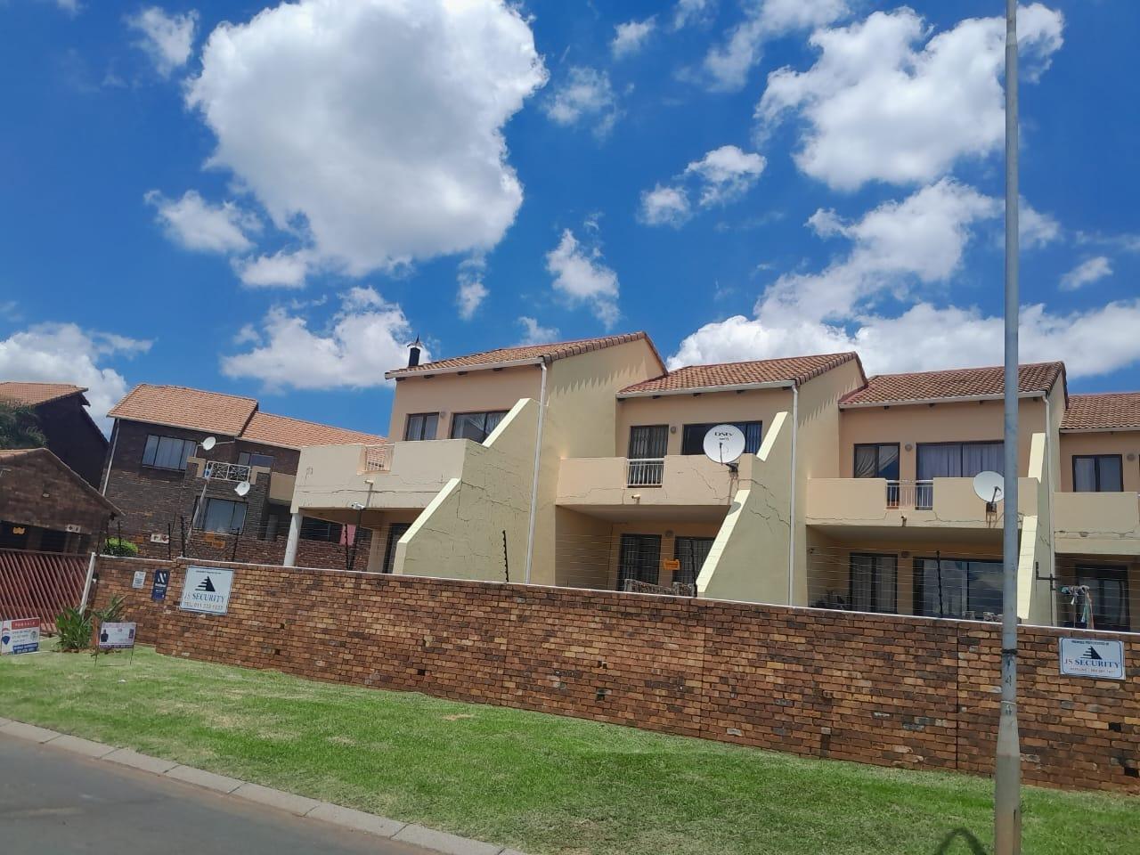 2 Bedroom Townhouse in Mondeor