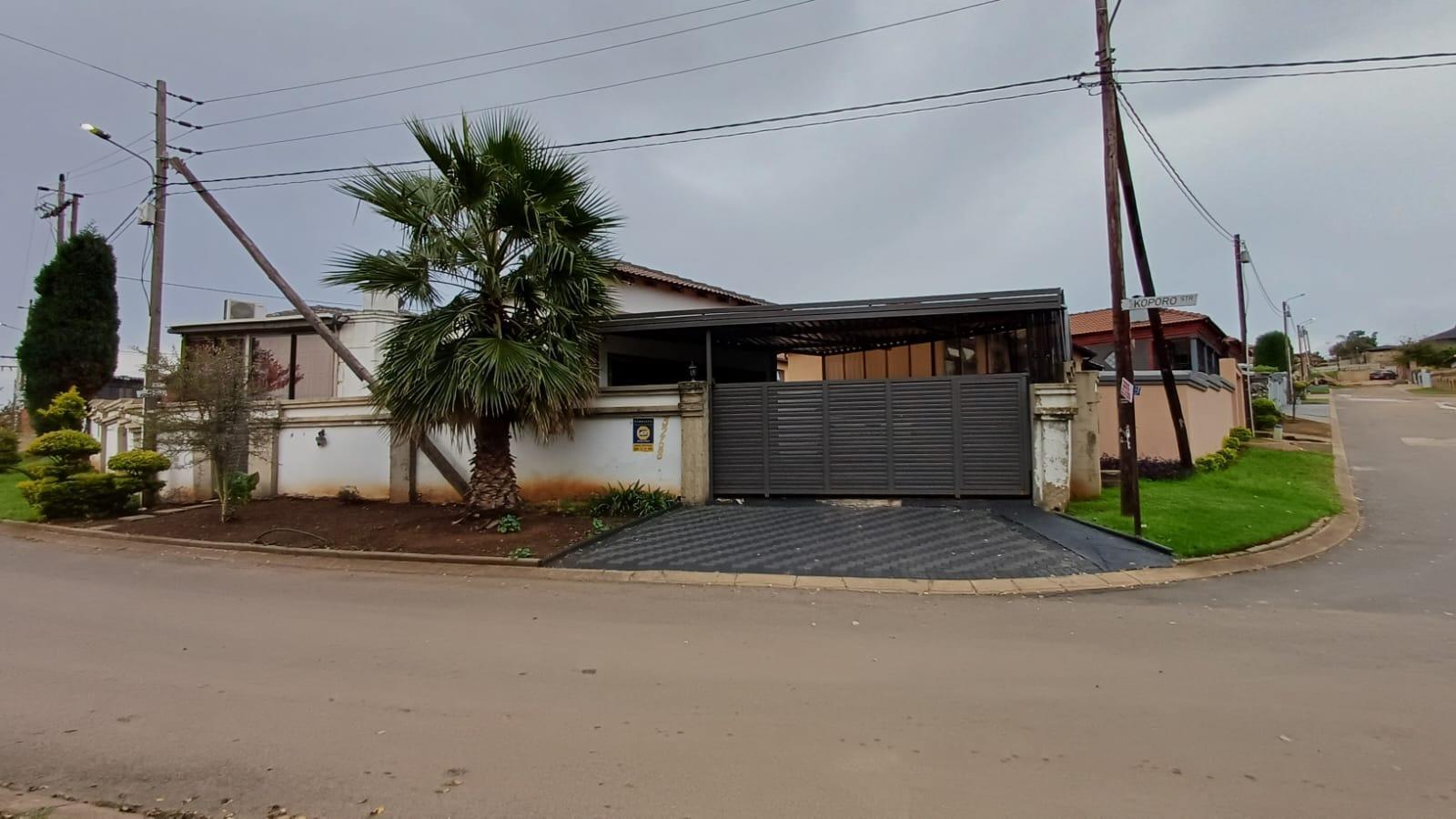 3 Bedroom House in Clayville