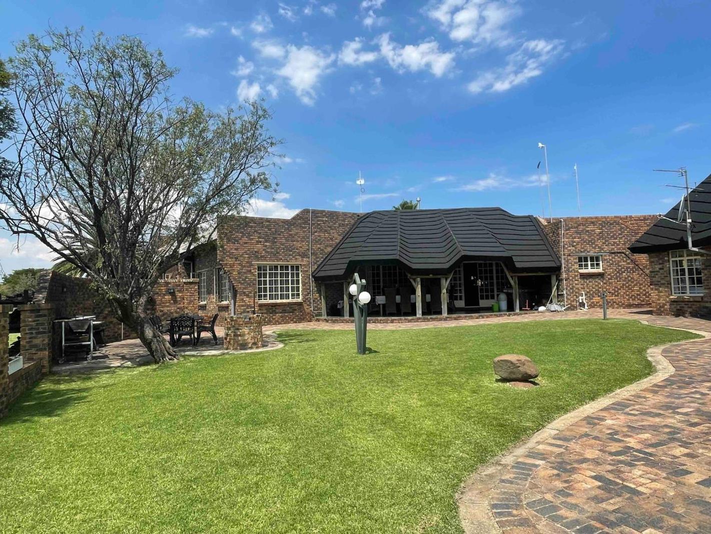 5 Bedroom House in Oranjeville