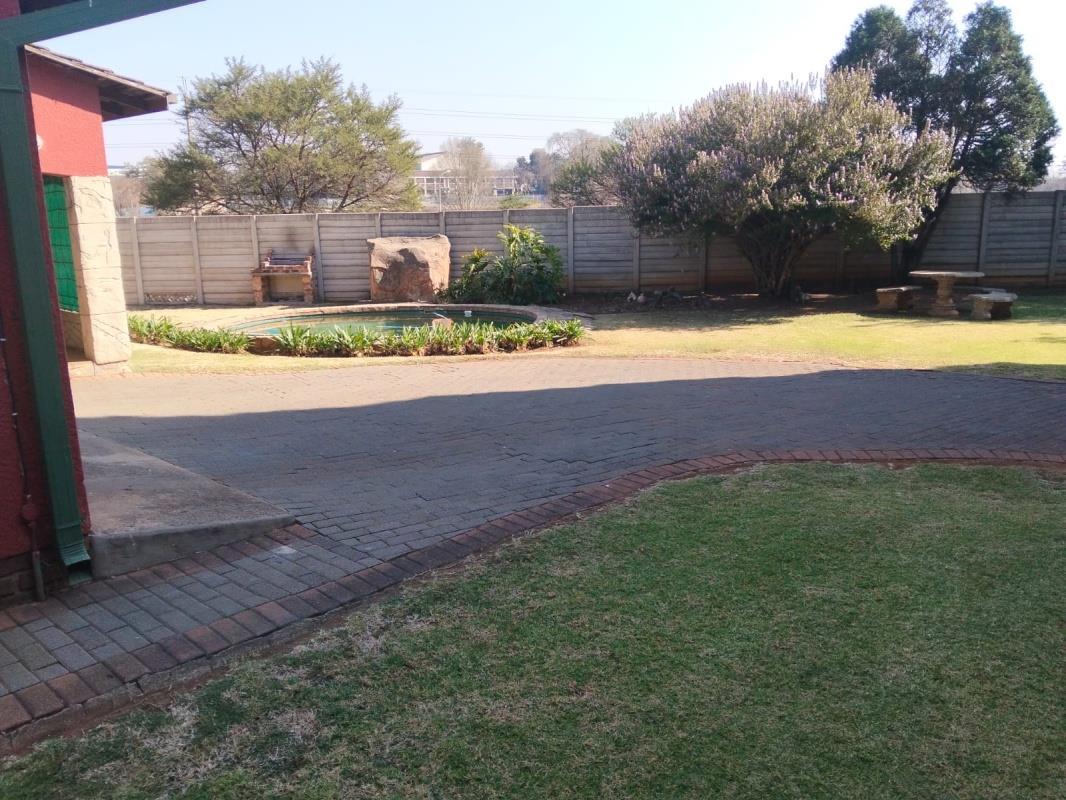 3 Bedroom House in Rhodesfield