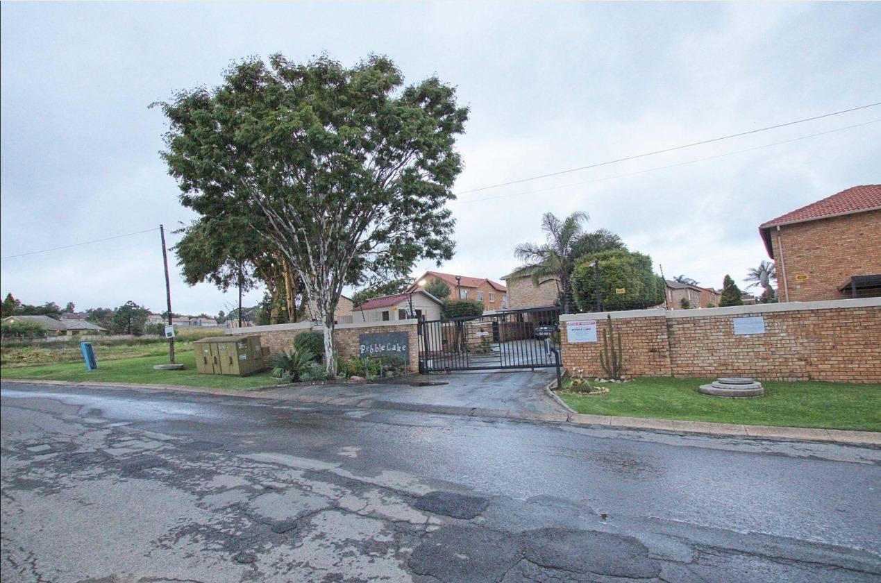 2 Bedroom House in Strubens Valley